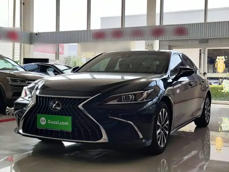 Lexus ES, 2022