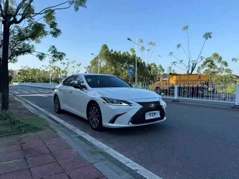 Lexus ES, 2024
