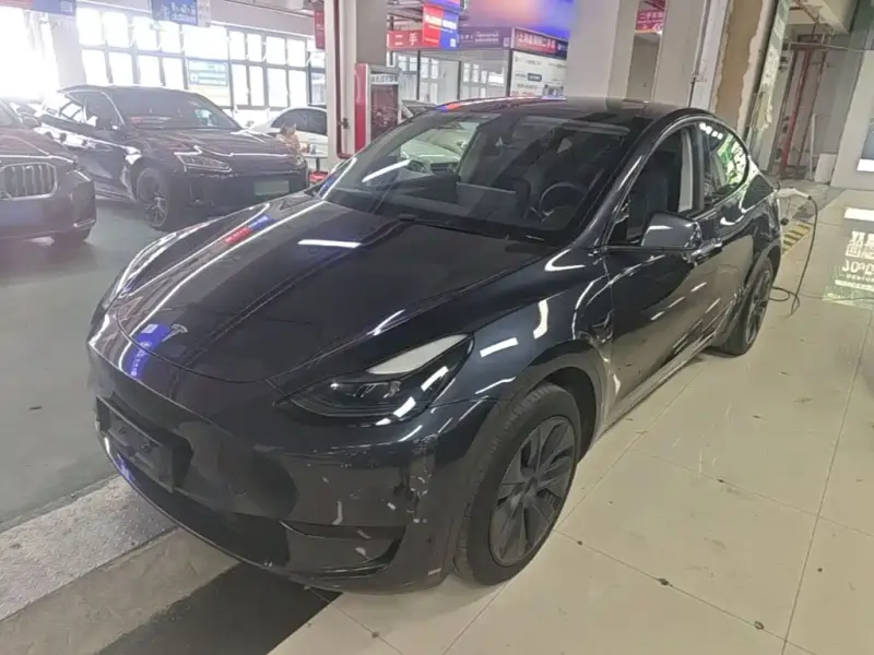 Tesla Model Y, 2024