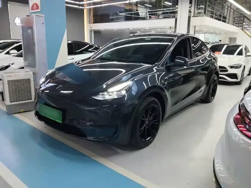 Tesla Model Y, 2024