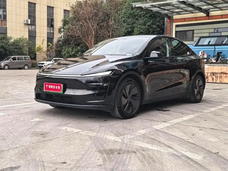 Tesla Model Y, 2025