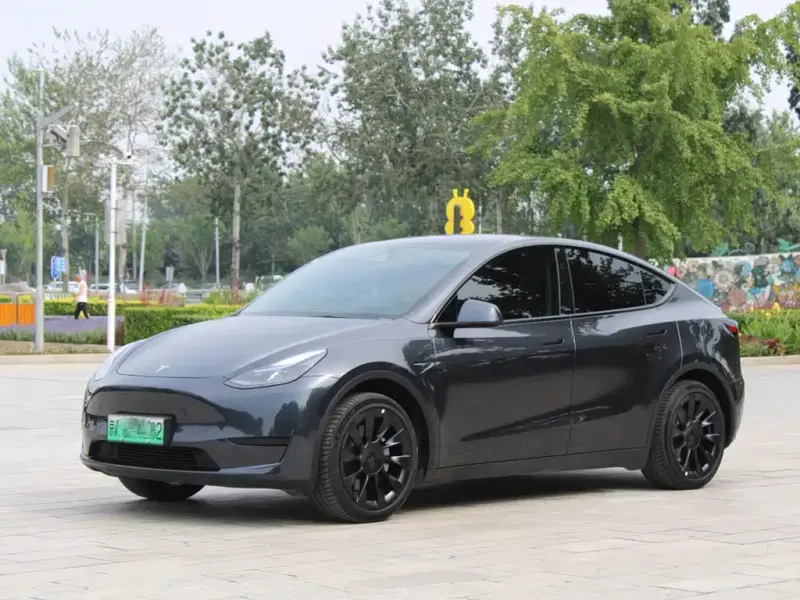 Tesla Model Y, 2024