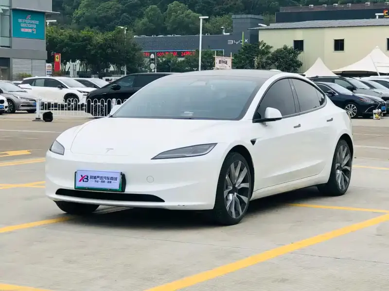 Tesla Model 3, 2025