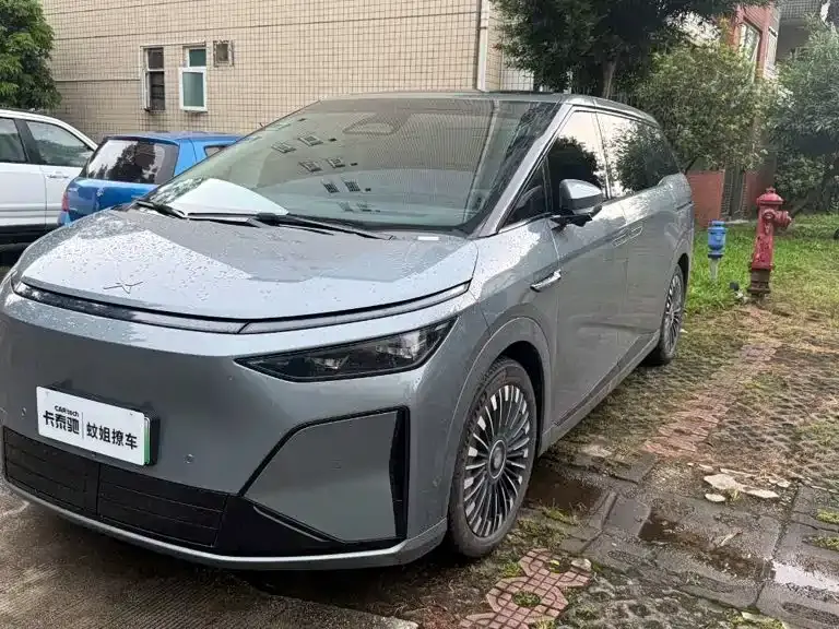 XPeng X9, 2025