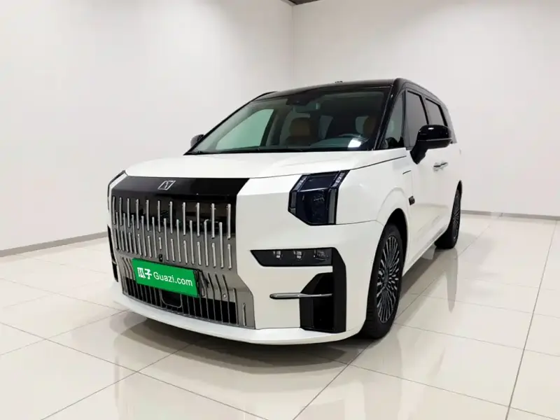 Zeekr 009, 2023