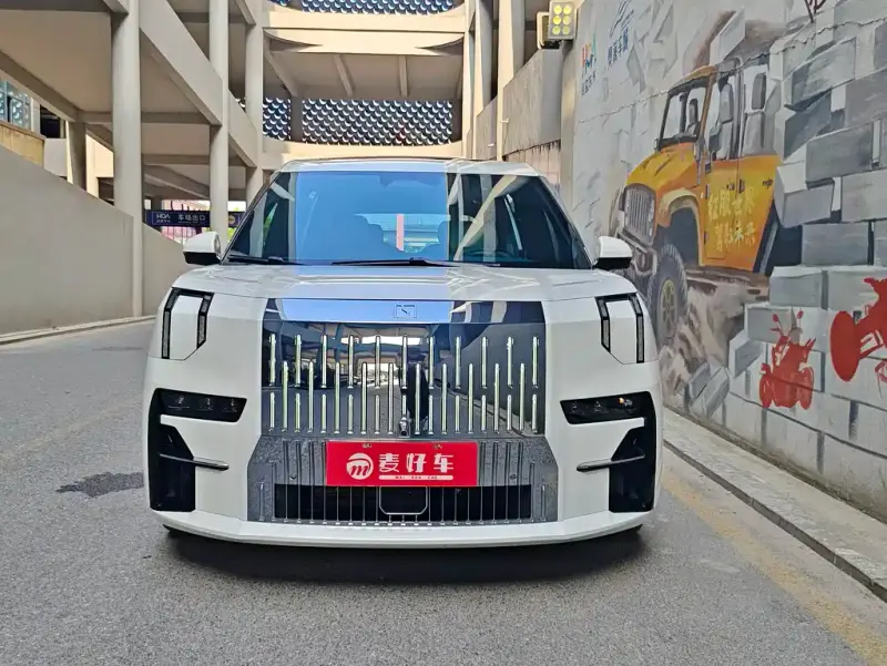 Zeekr 009, 2023