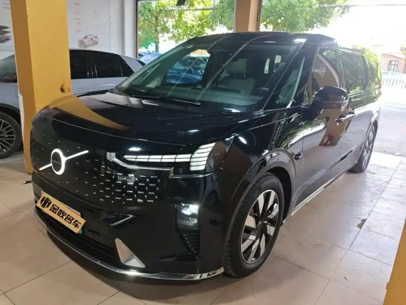 Volvo EM90, 2024