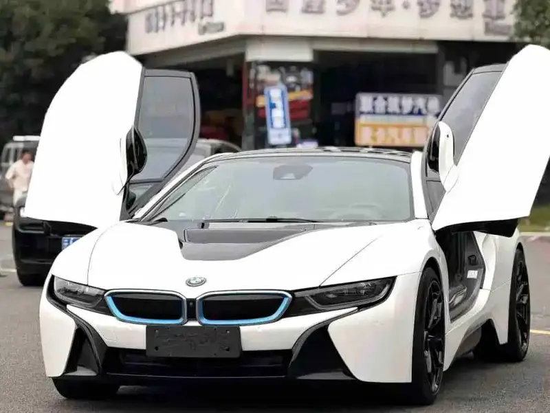 BMW i8, 2018
