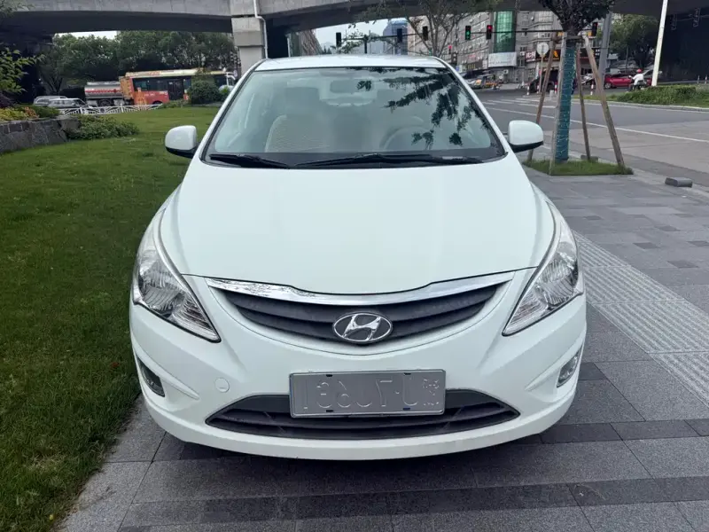 Hyundai Verna, 2012
