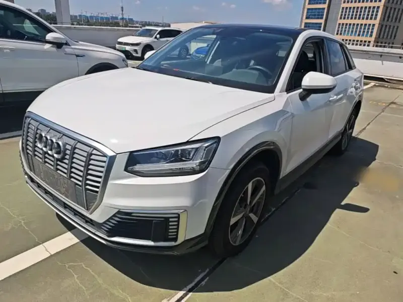 Audi Q2L e-tron, 2020