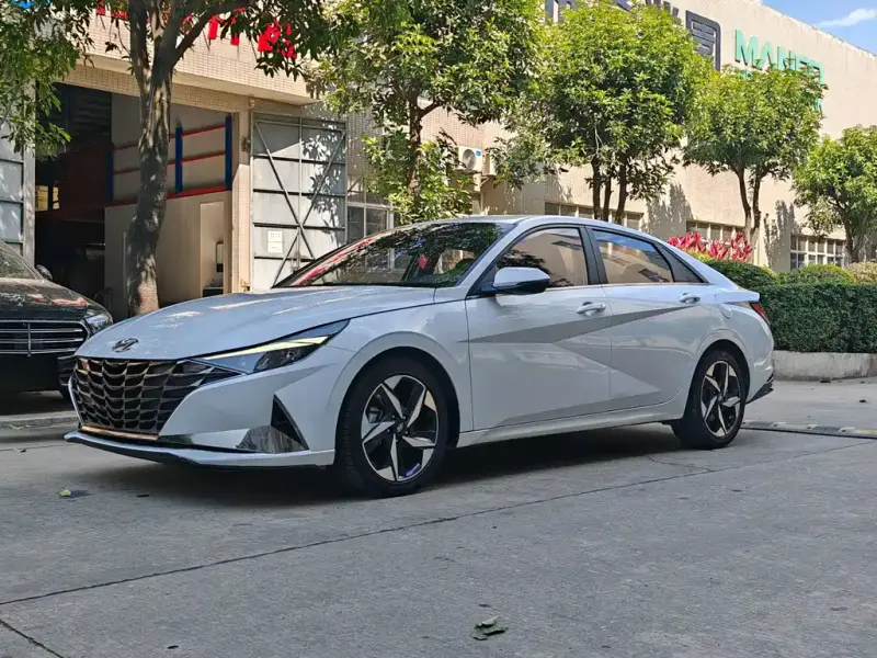 Hyundai Elantra, 2022