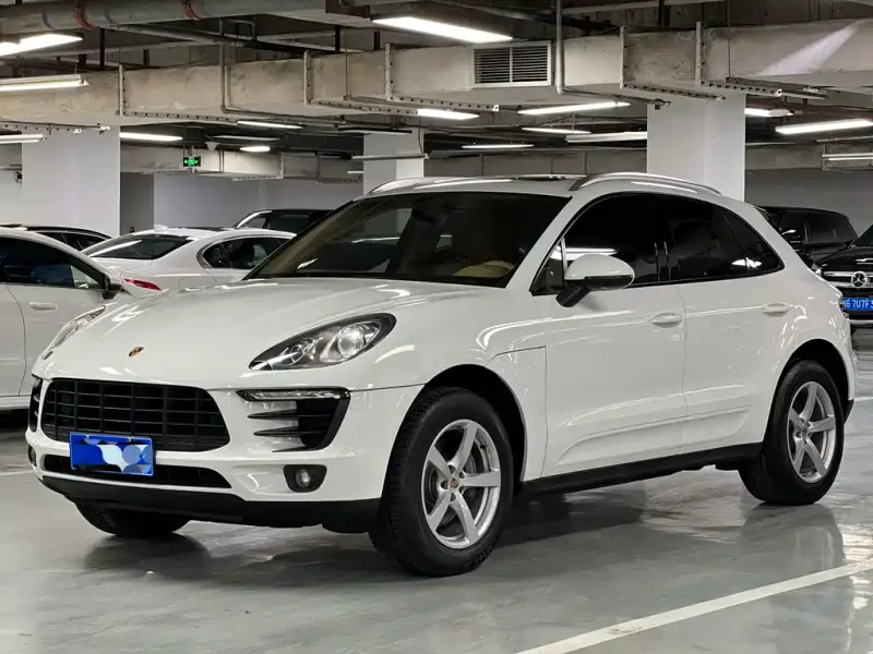 Porsche Macan, 2015
