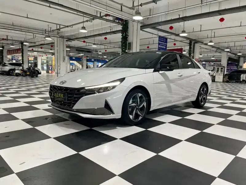 Hyundai Elantra, 2022