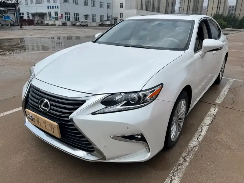 Lexus ES, 2015