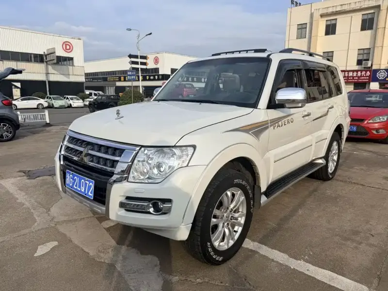 Mitsubishi Pajero (Import), 2019