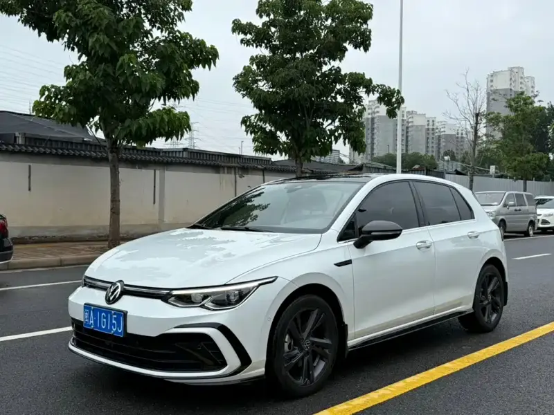 Volkswagen Golf, 2022