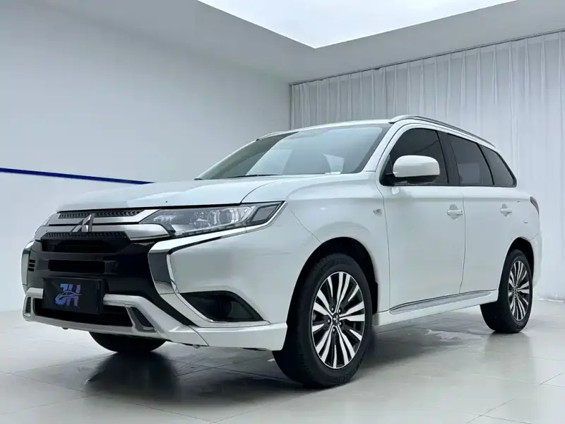 Mitsubishi Outlander, 2022