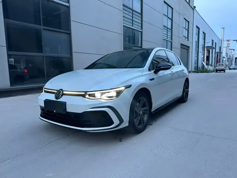 Volkswagen Golf, 2022