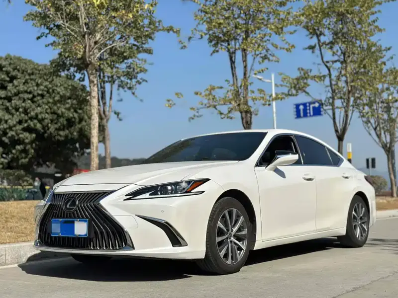 Lexus ES, 2020