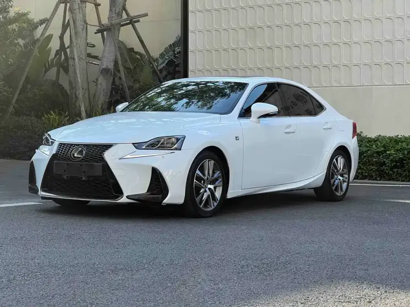 Lexus IS, 2018