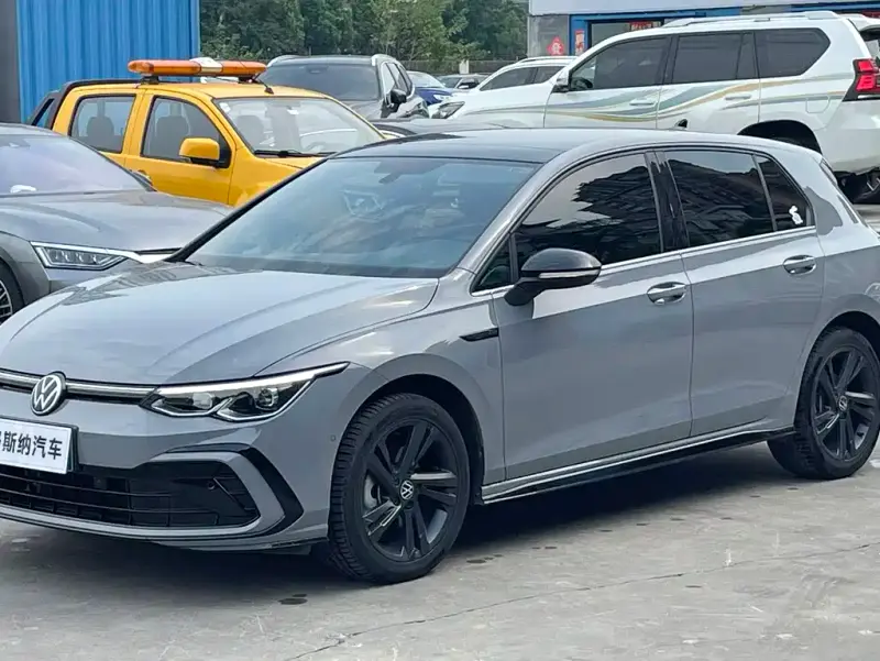 Volkswagen Golf, 2023