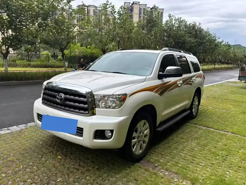 Toyota Sequoia, 2015