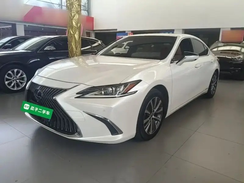 Lexus ES, 2020