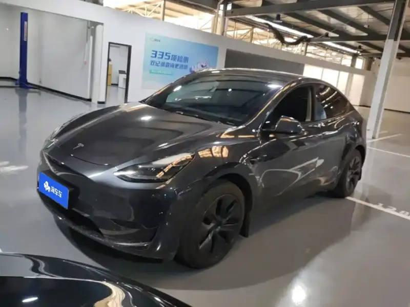 Tesla Model Y, 2024