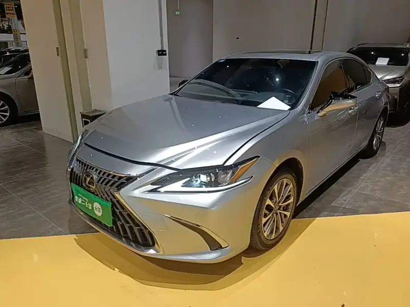 Lexus ES, 2024