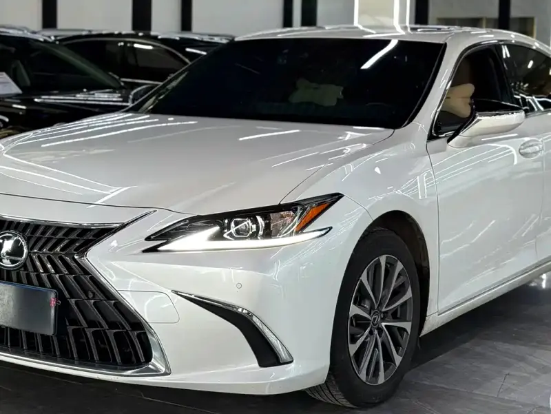 Lexus ES, 2024