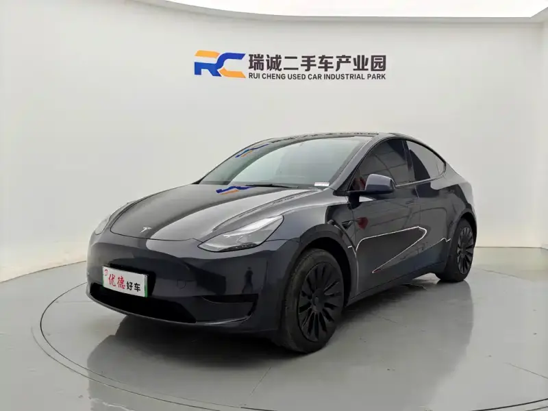 Tesla Model Y, 2024