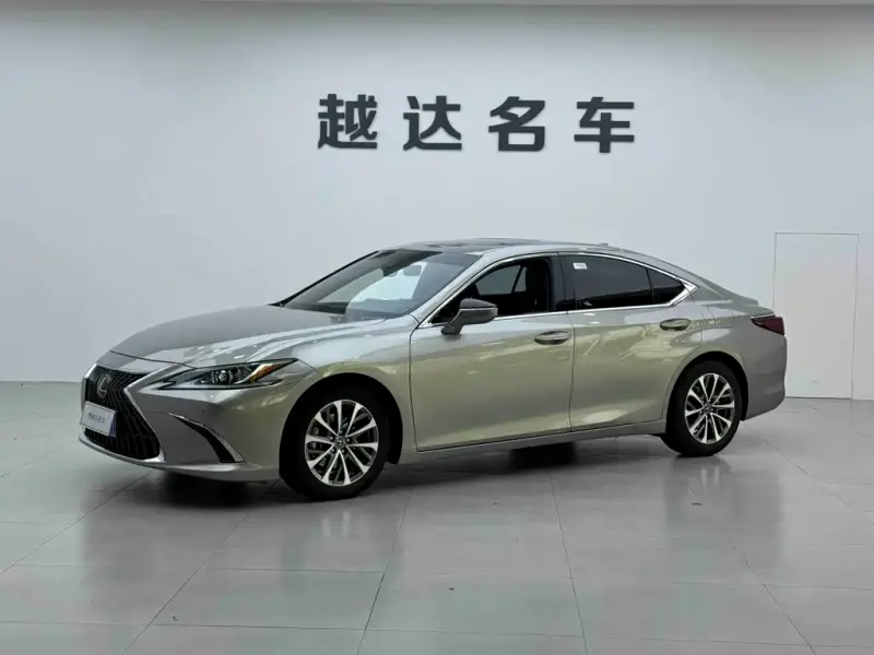 Lexus ES, 2022