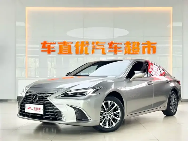 Lexus ES, 2025