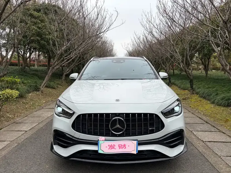 Mercedes-Benz GLA AMG, 2023