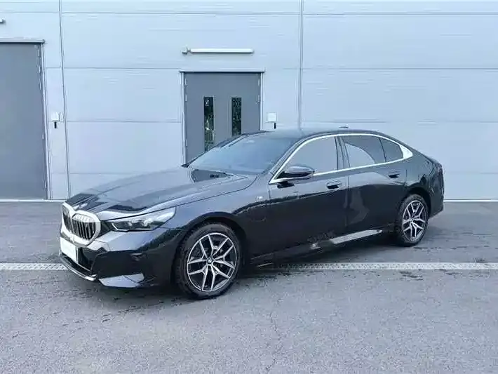 BMW i5, 2025
