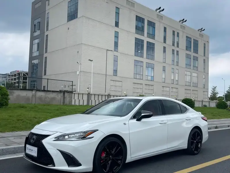 Lexus ES, 2022