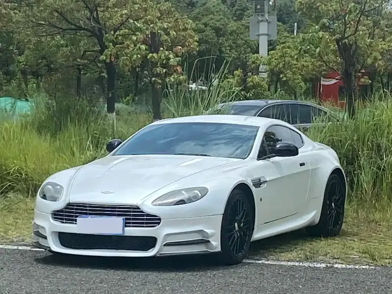 Aston Martin V8 Vantage, 2014