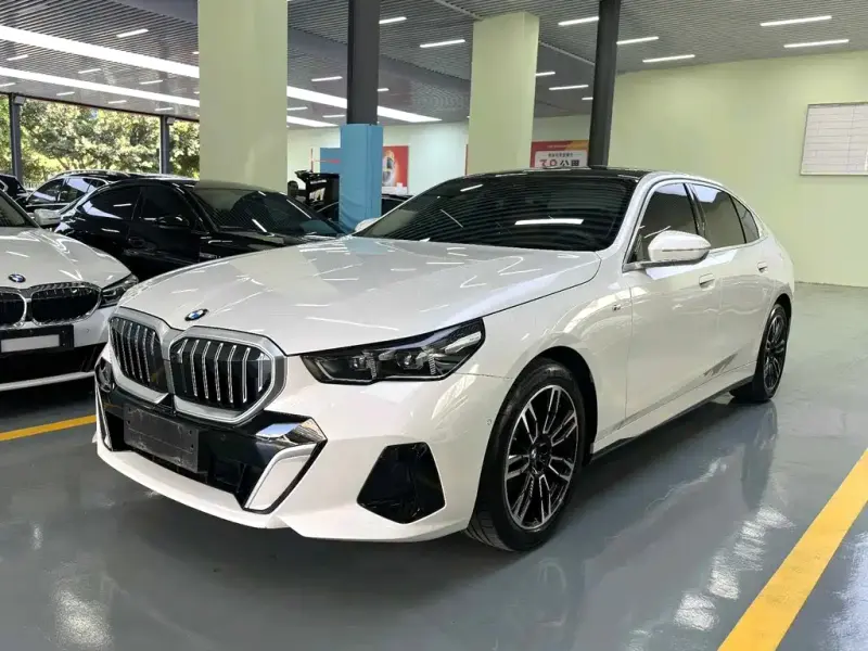 BMW 5 Series, 2025