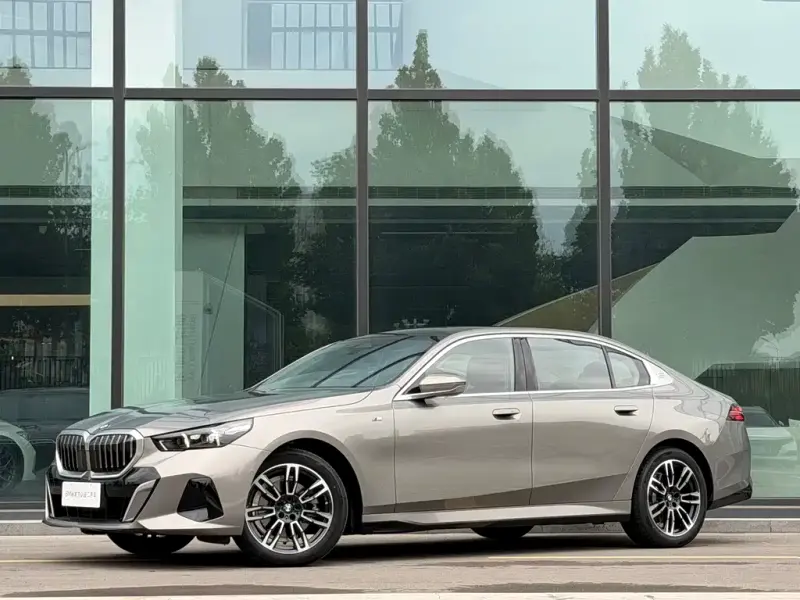 BMW 5 Series, 2025