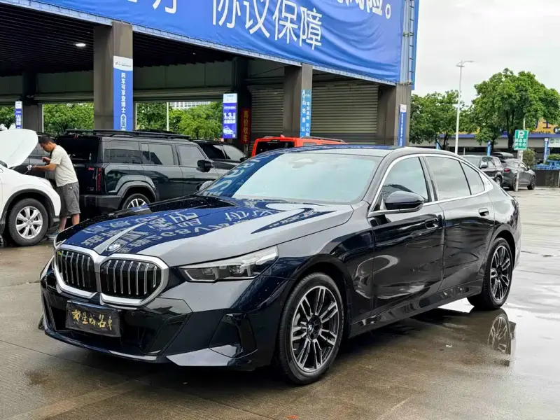 BMW 5 Series, 2025