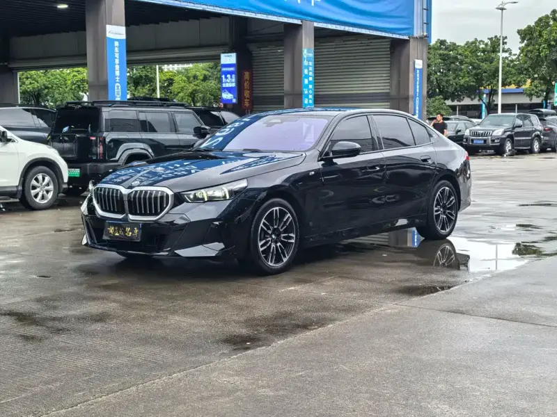 BMW 5 Series, 2025