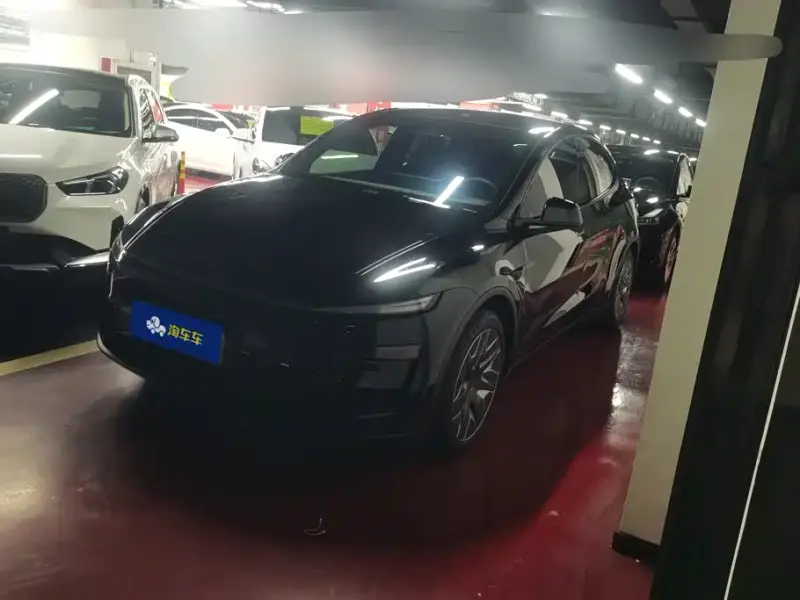 Tesla Model Y L, 2026