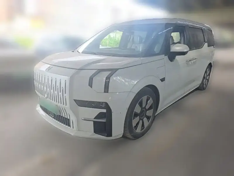 Zeekr 009, 2023