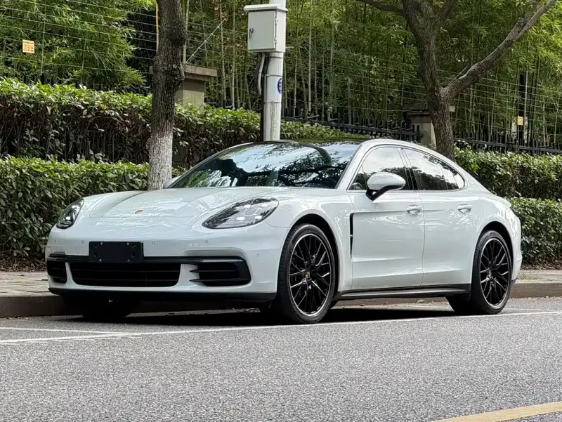Porsche Panamera, 2018