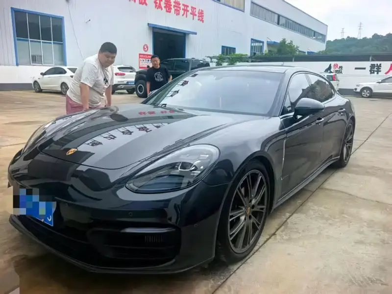 Porsche Panamera, 2022