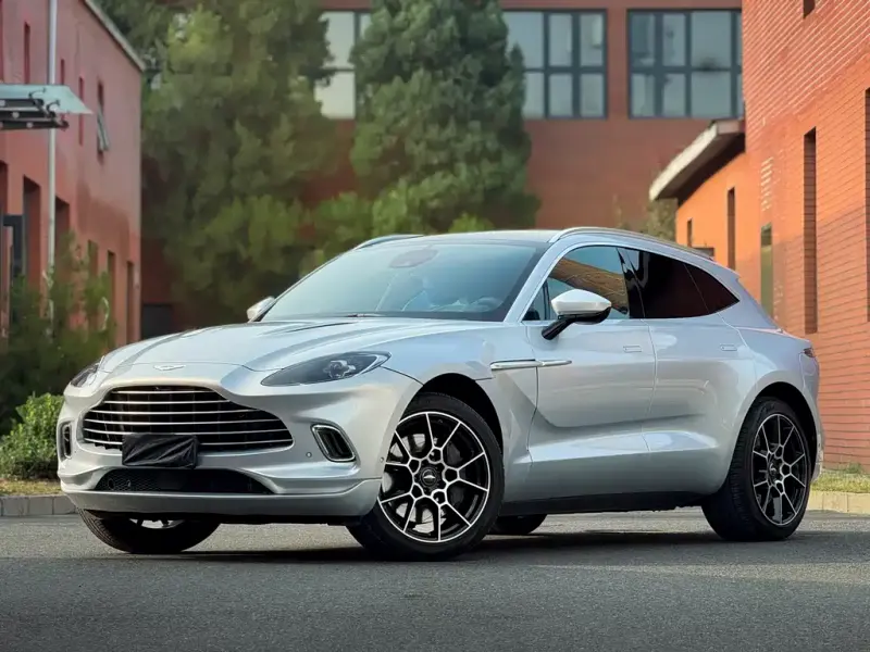Aston Martin DBX, 2021