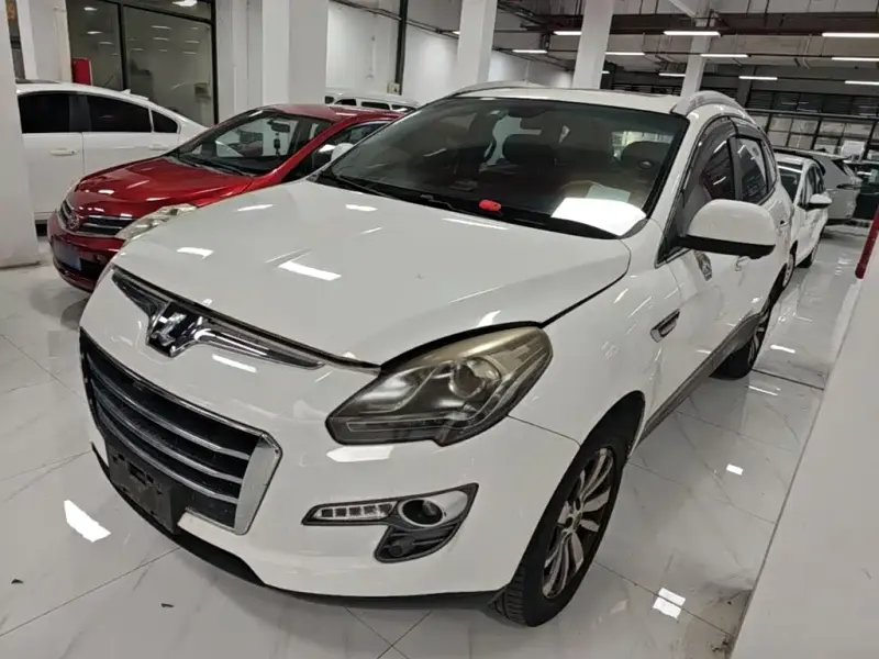 Luxgen Big 7 SUV, 2015