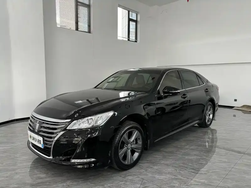 Toyota Crown, 2017