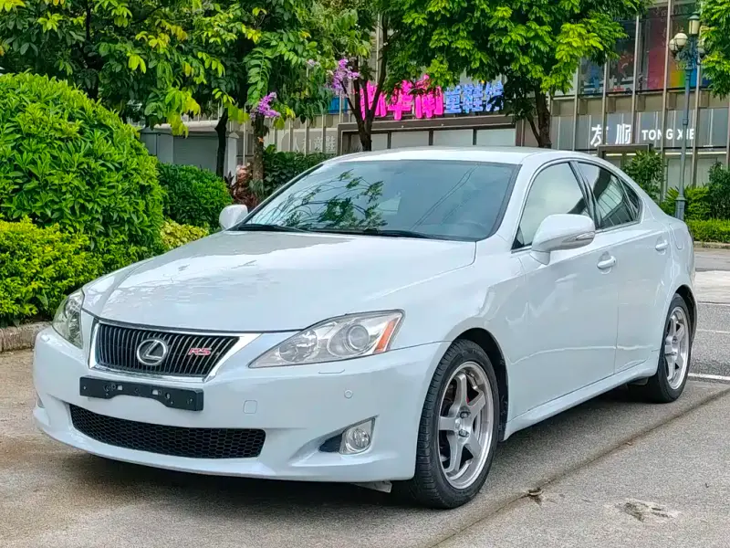 Lexus IS, 2010