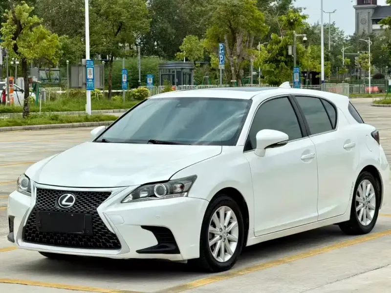 Lexus CT, 2012